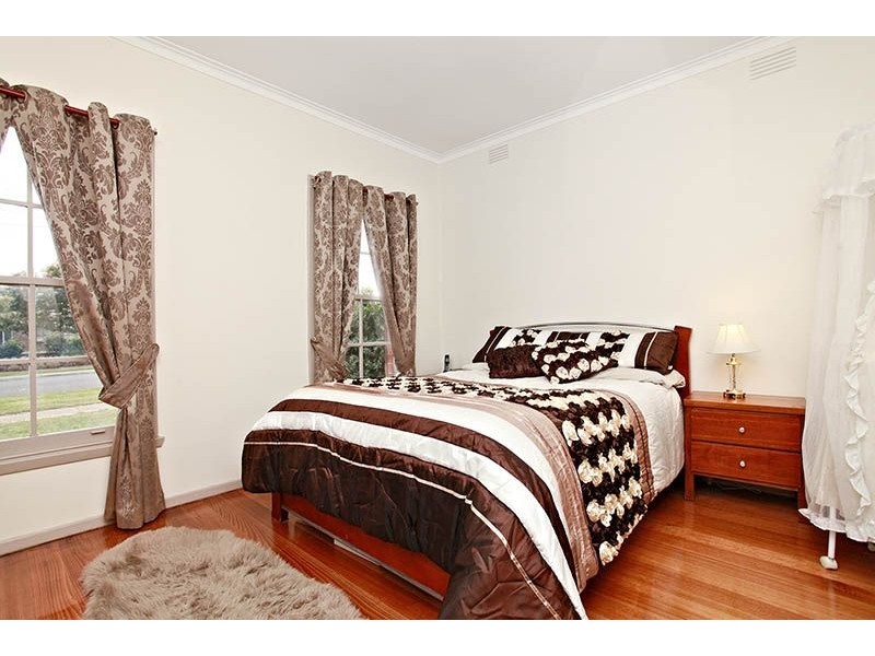 10 Widnes Court, Deer Park VIC 3023