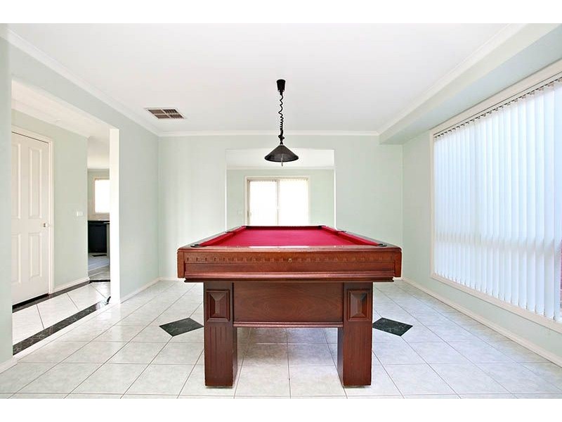 24 Howqua Way, Taylors Hill VIC 3037