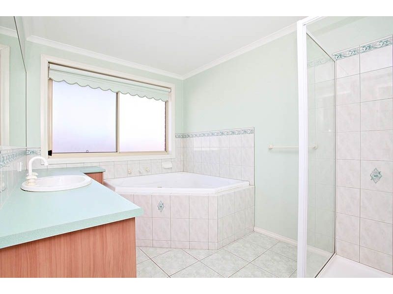 24 Howqua Way, Taylors Hill VIC 3037