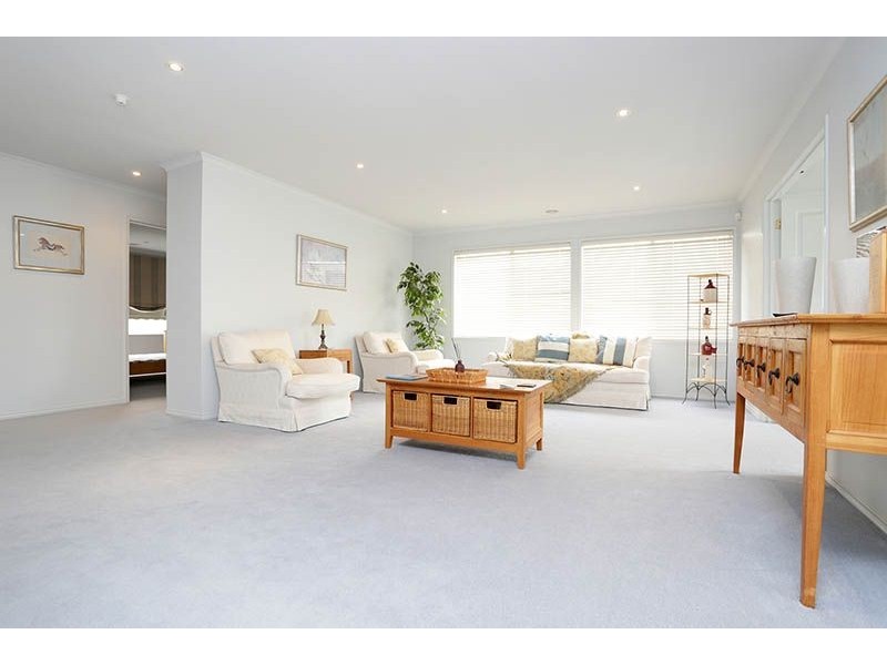11 Tussock Grove, Cairnlea VIC 3023