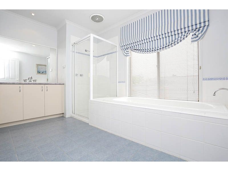 11 Tussock Grove, Cairnlea VIC 3023