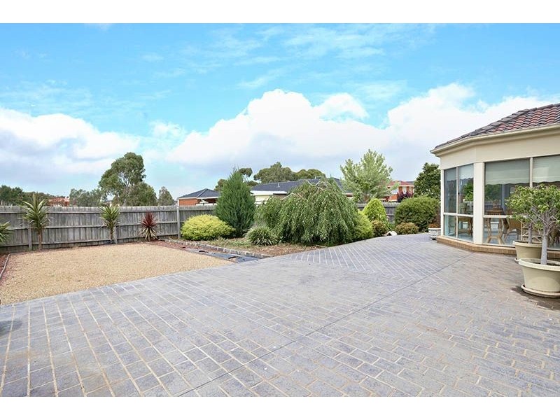 11 Tussock Grove, Cairnlea VIC 3023