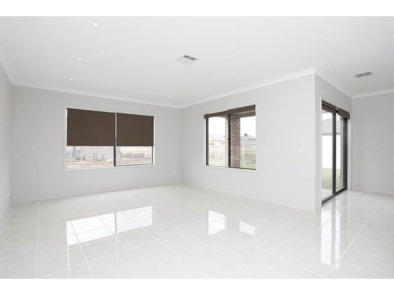 28 Adams Drive, Plumpton VIC 3335