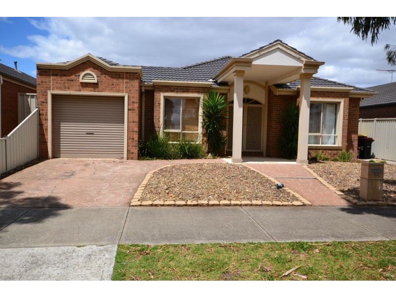 33 The Parkway, Caroline Springs VIC 3023