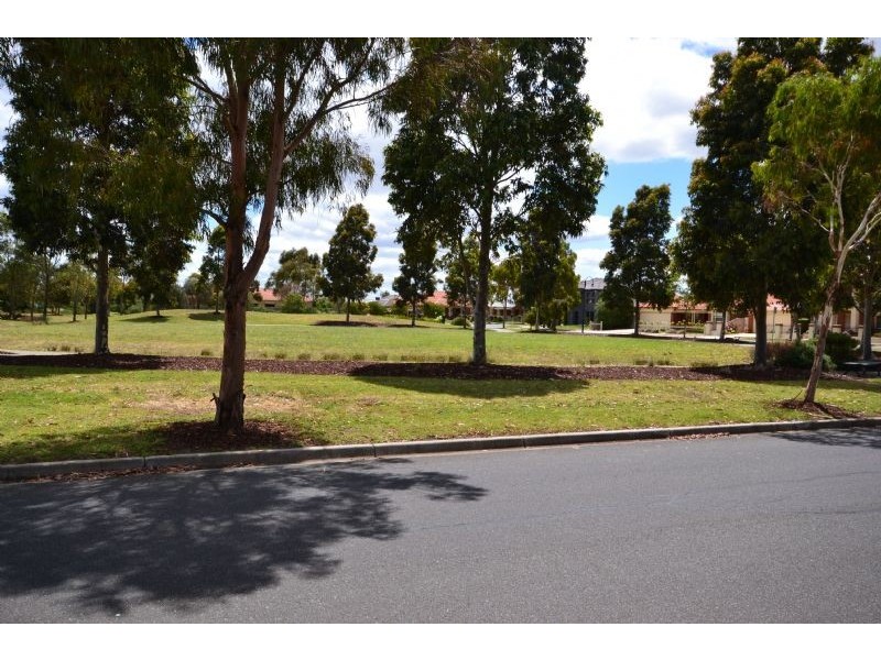 33 The Parkway, Caroline Springs VIC 3023