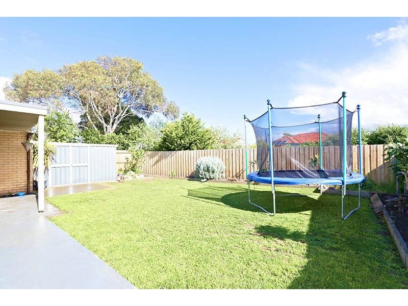 13 Runcorn Crescent, Deer Park VIC 3023