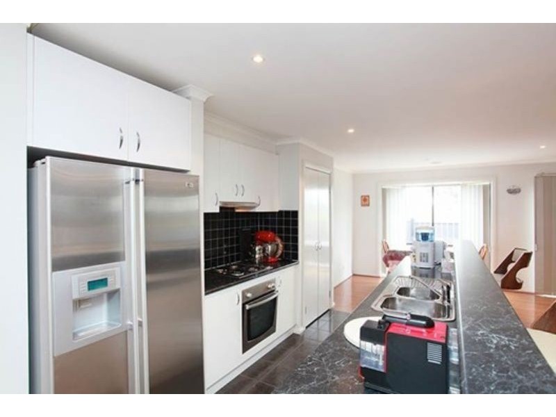 14 Greenstead Way, Cairnlea VIC 3023
