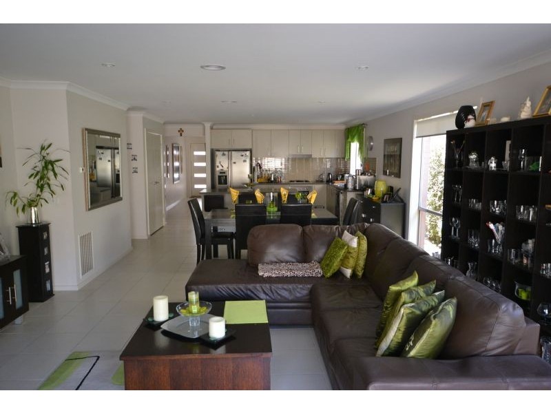 16 Moondani Avenue, Cairnlea VIC 3023