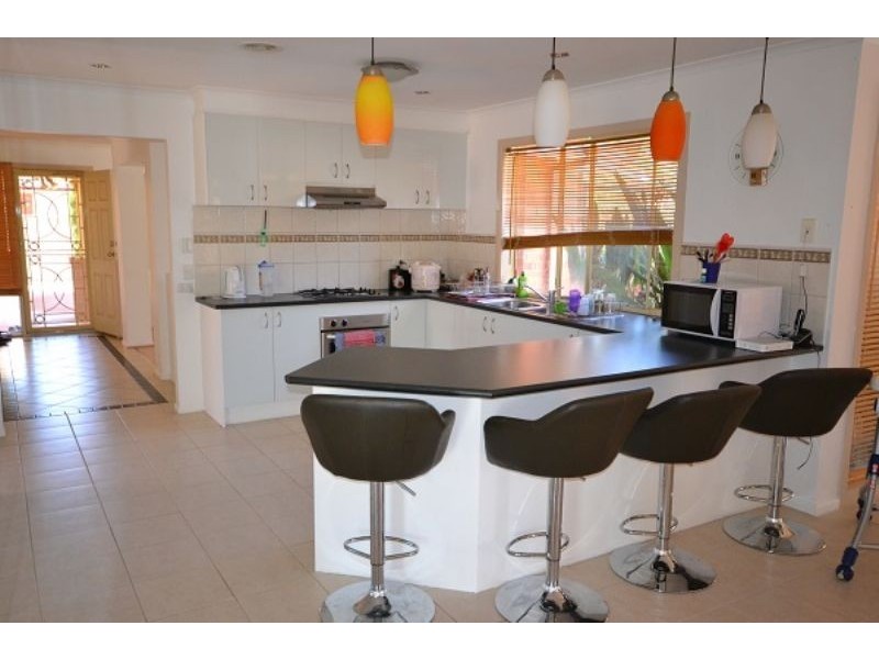 10 Morwell Gardenns, Caroline Springs VIC 3023