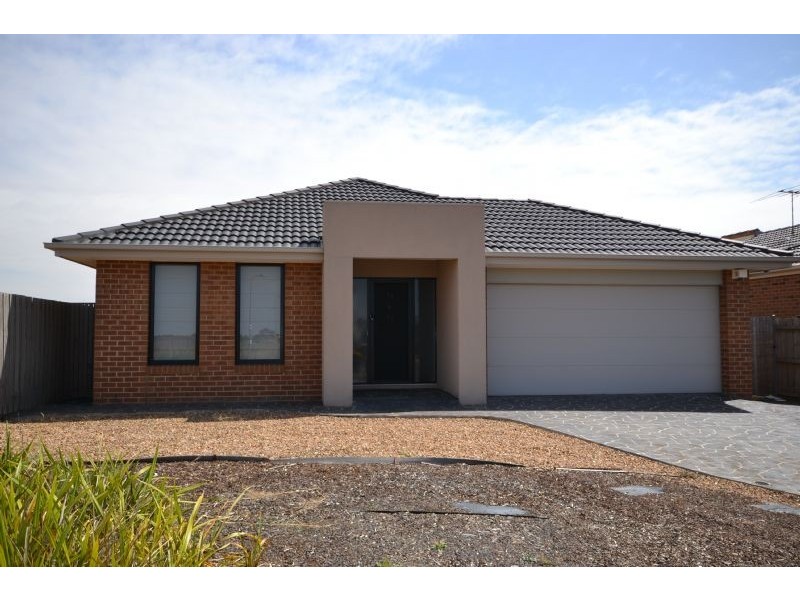 32 St Leonards Avenue, Derrimut VIC 3030