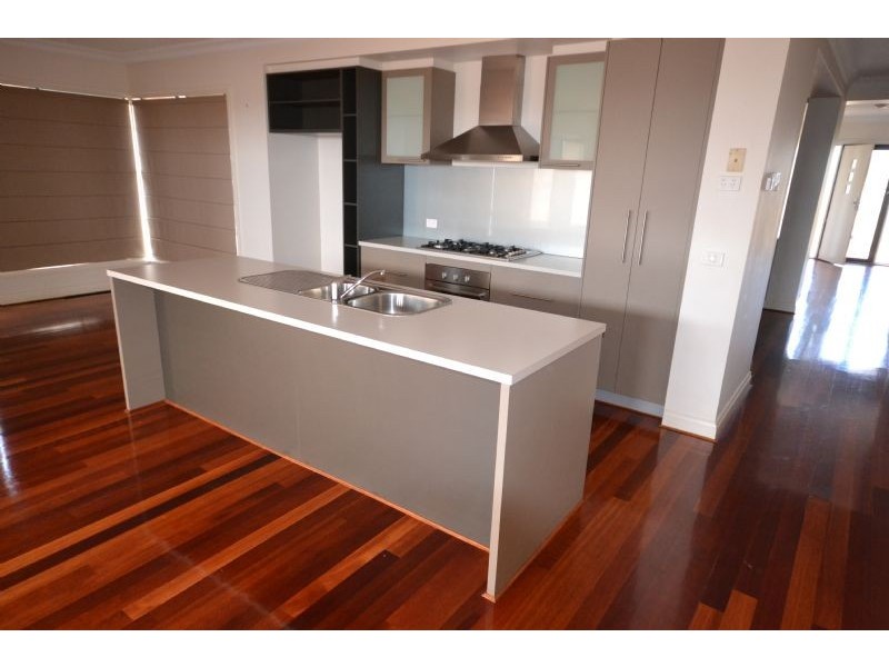 32 St Leonards Avenue, Derrimut VIC 3030