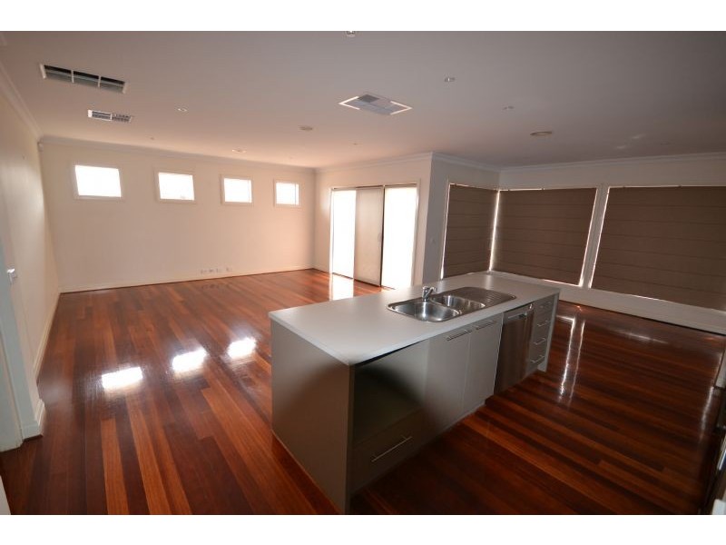 32 St Leonards Avenue, Derrimut VIC 3030