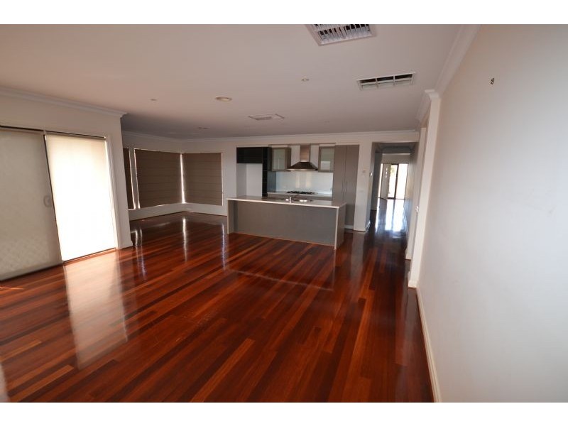 32 St Leonards Avenue, Derrimut VIC 3030