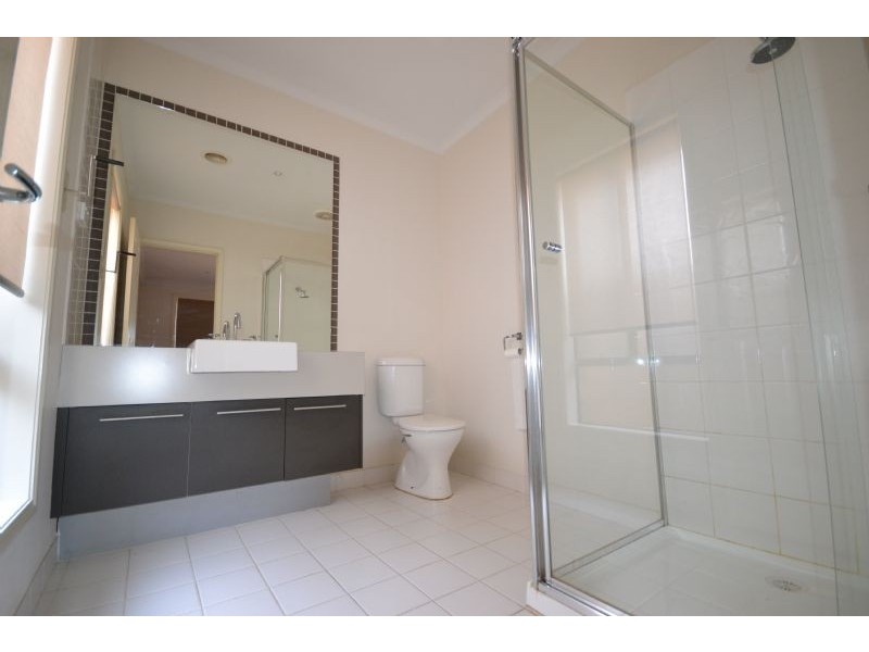 32 St Leonards Avenue, Derrimut VIC 3030