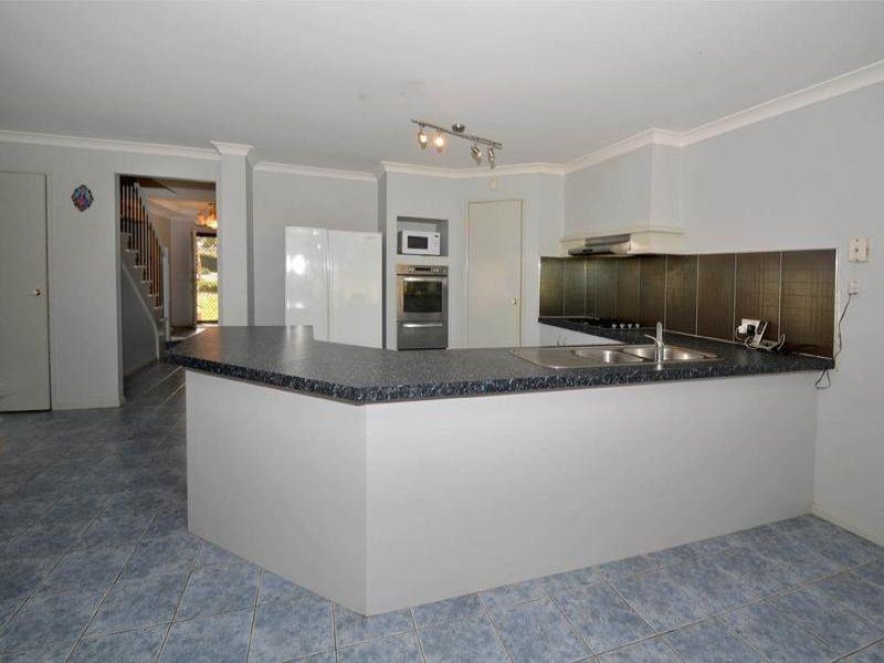 15 Silverdale Walk, Cairnlea VIC 3023