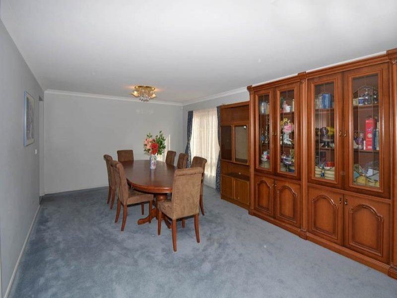 15 Silverdale Walk, Cairnlea VIC 3023