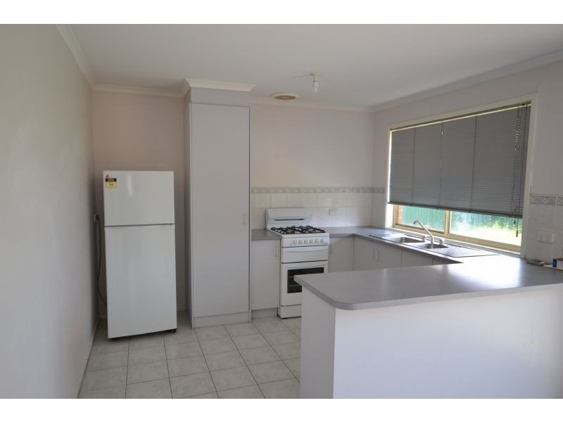 20 Lewis Avenue, Burnside VIC 3023