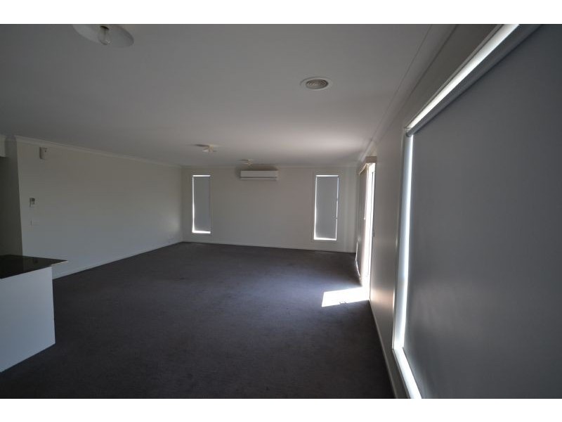 24 Hatfield Place, Deer Park VIC 3023