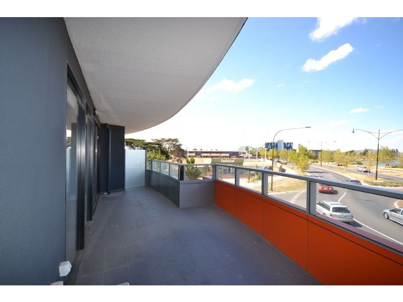 4/1  Woodward Way, Caroline Springs VIC 3023