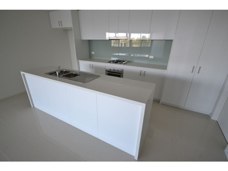 4/1  Woodward Way, Caroline Springs VIC 3023