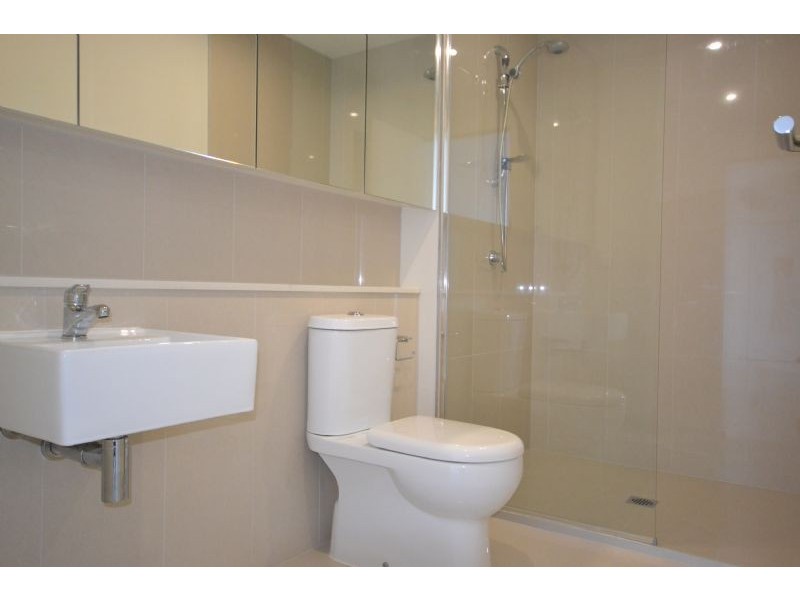 4/1  Woodward Way, Caroline Springs VIC 3023