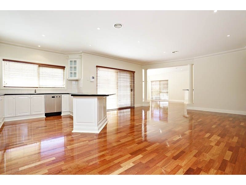 10 Carnarvon Close, Taylors Lakes VIC 3038