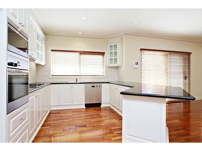 10 Carnarvon Close, Taylors Lakes VIC 3038