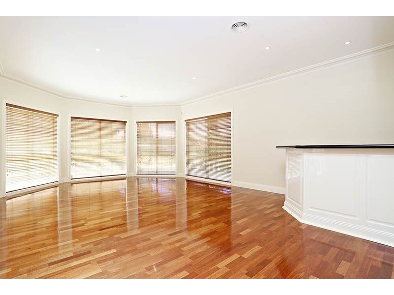 10 Carnarvon Close, Taylors Lakes VIC 3038