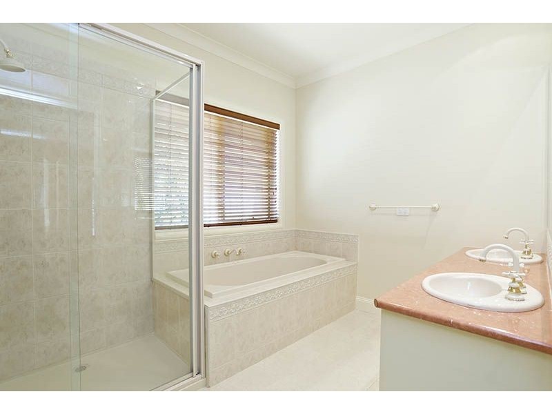 10 Carnarvon Close, Taylors Lakes VIC 3038