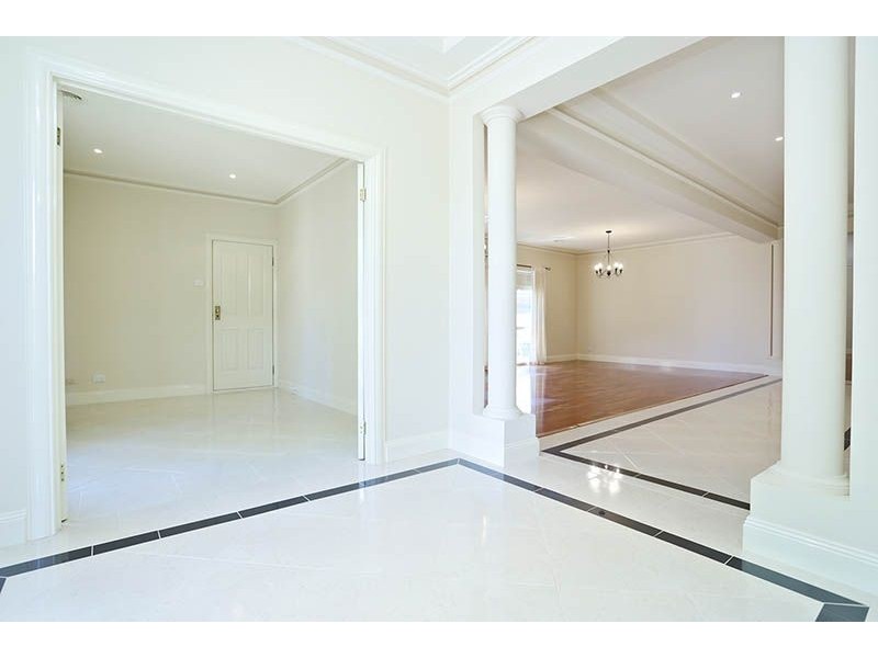 10 Carnarvon Close, Taylors Lakes VIC 3038