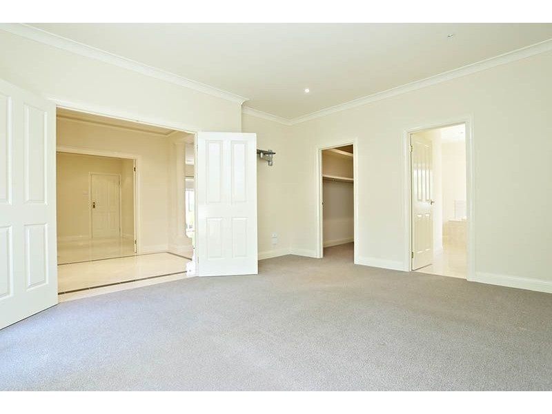 10 Carnarvon Close, Taylors Lakes VIC 3038