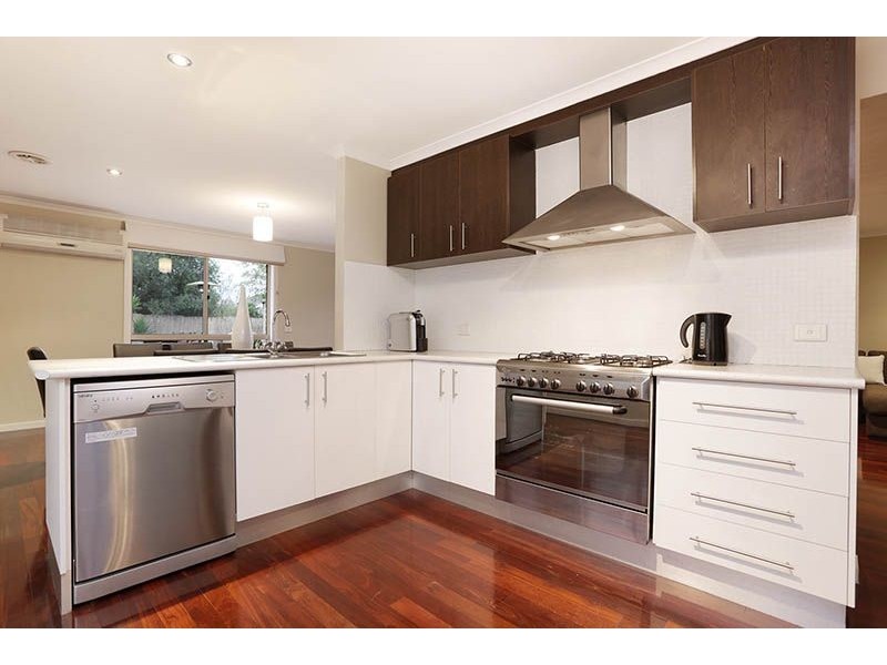 11 Michael Court, Hillside VIC 3037