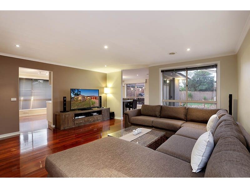 11 Michael Court, Hillside VIC 3037