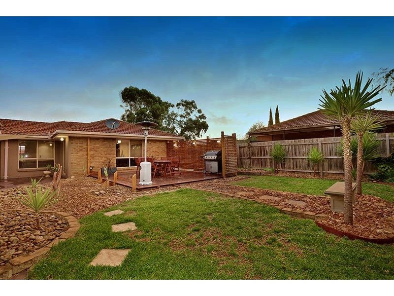 11 Michael Court, Hillside VIC 3037