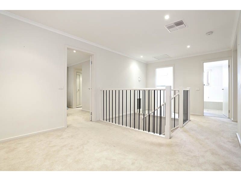 10 Castlebury Place, Deer Park VIC 3023