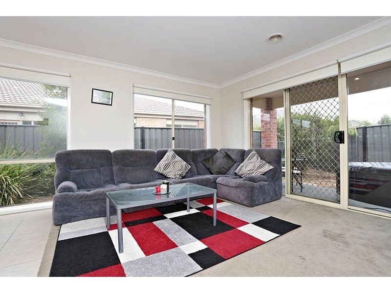 24 Tiverton Parkway, Derrimut VIC 3030