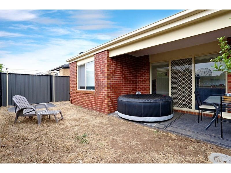 24 Tiverton Parkway, Derrimut VIC 3030