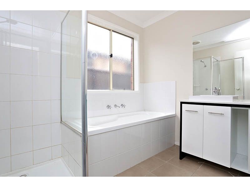 24 Tiverton Parkway, Derrimut VIC 3030