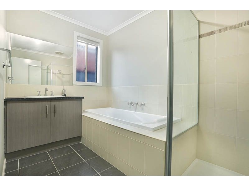 20 Dartmouth Chase, Derrimut VIC 3030