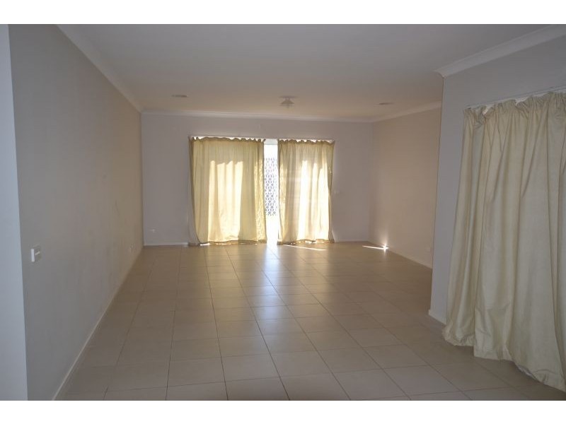 84 Pioneer Drive, Deer Park VIC 3023