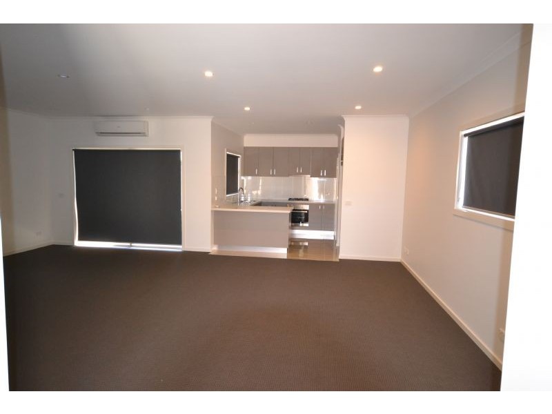 2/37 Dumfries Street, Deer Park VIC 3023