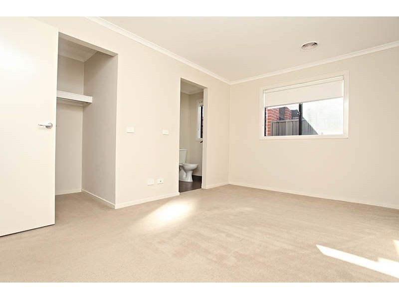 10 Parkfield Court, Deer Park VIC 3023