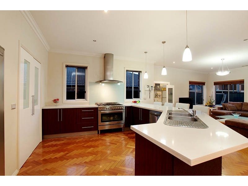 11 Pendragon Crescent, Derrimut VIC 3030