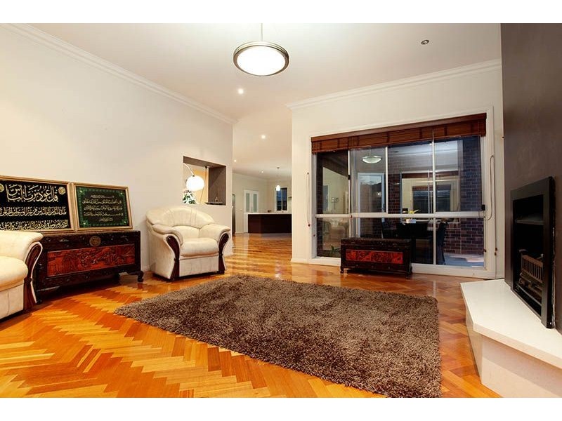 11 Pendragon Crescent, Derrimut VIC 3030