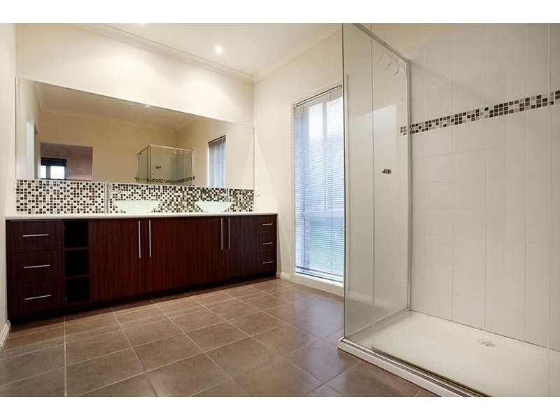 11 Pendragon Crescent, Derrimut VIC 3030