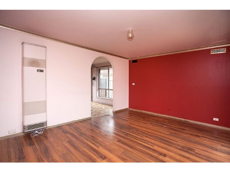 17 Warrington Crescent, Deer Park VIC 3023