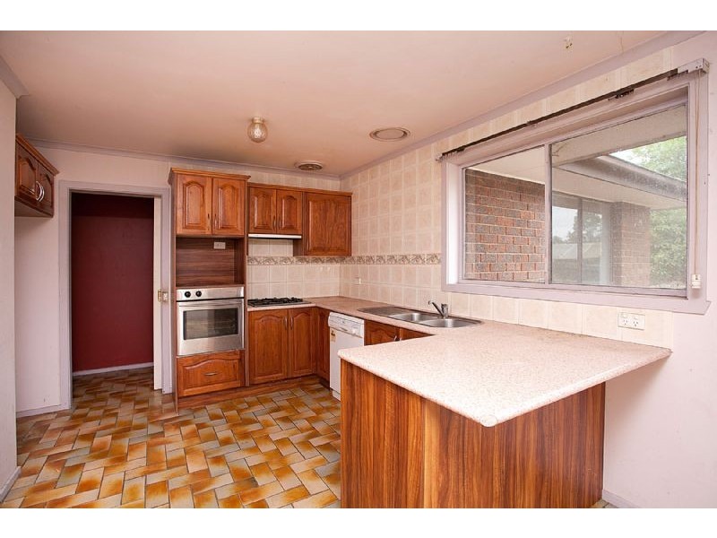 17 Warrington Crescent, Deer Park VIC 3023