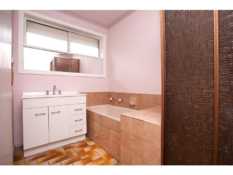 17 Warrington Crescent, Deer Park VIC 3023