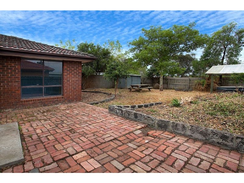 17 Warrington Crescent, Deer Park VIC 3023