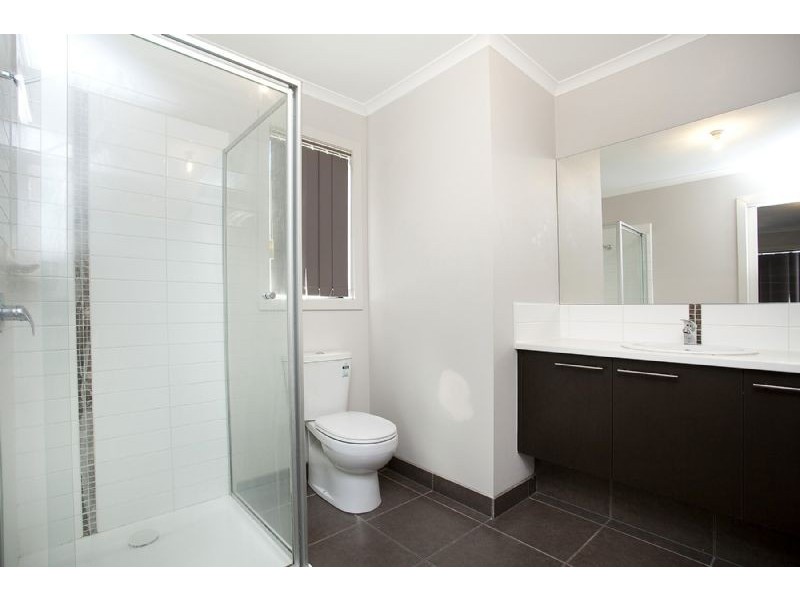 10 Tiverton Parkway, Derrimut VIC 3030